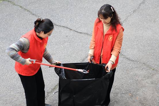 clip_image008.jpg 席劼、肖彩婷