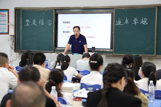 clip_image008.jpg 一群人在开会AI 生成的内容可能不正确。