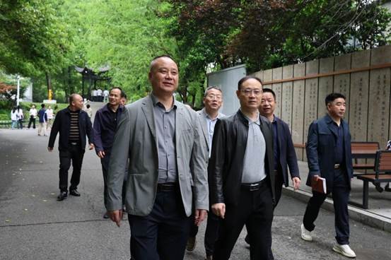 e048fd6b5a884cd32ed432767dd0f504